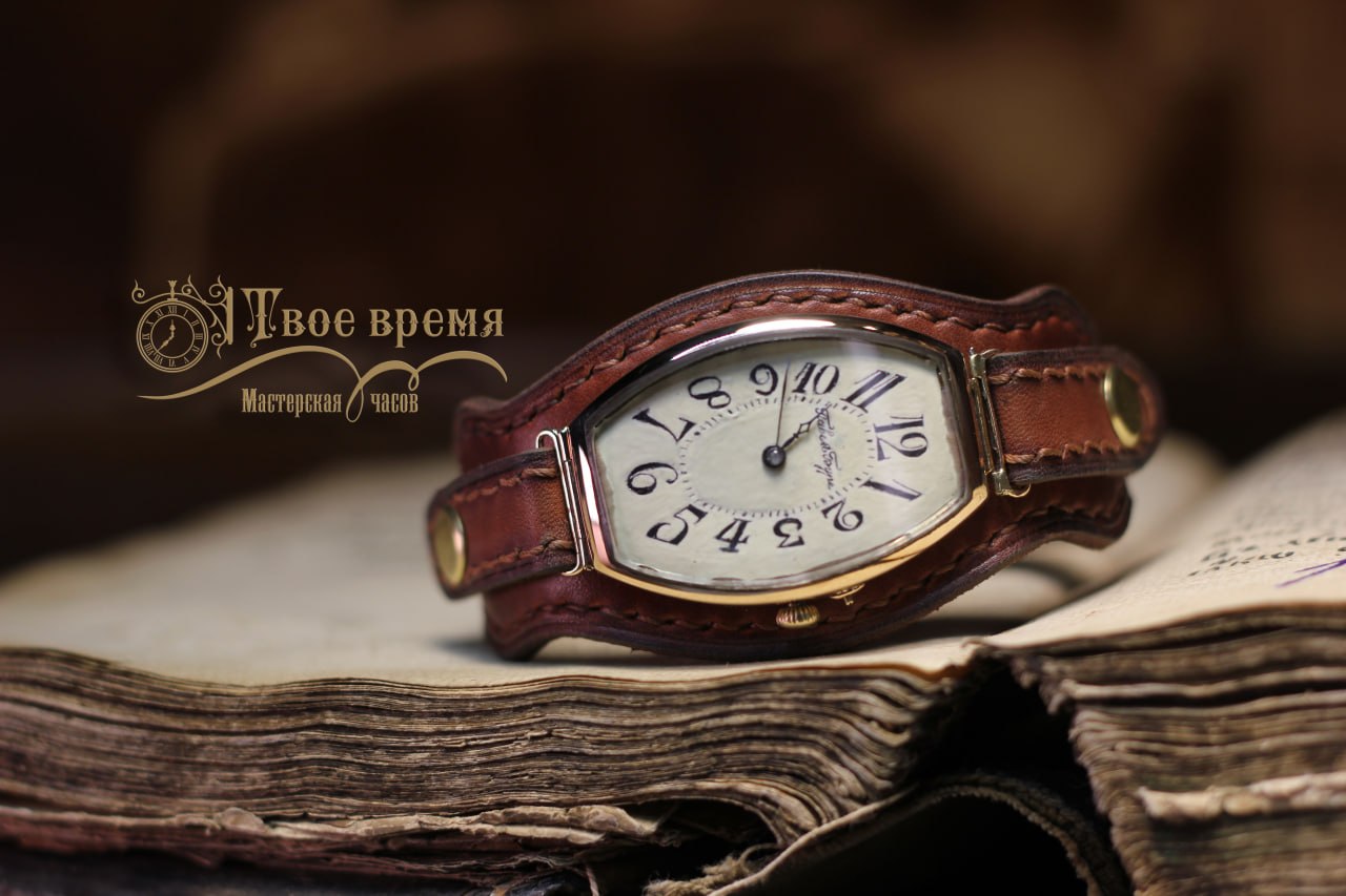 Золотые часы Павелъ Буре 1917 года в корпусе-бочонке на бордовом кожаном ремне