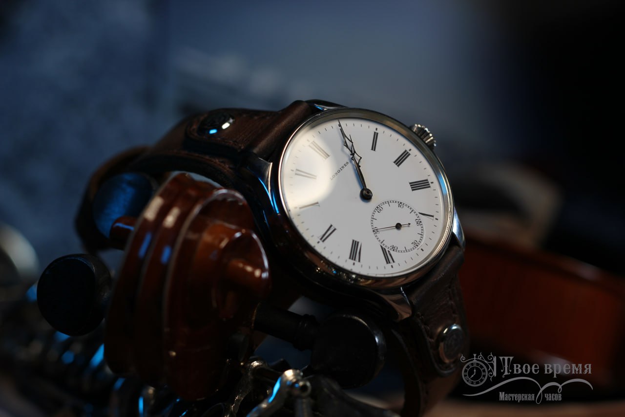 Карманные часы Longines 1917 года на тёмном кожаном напульснике